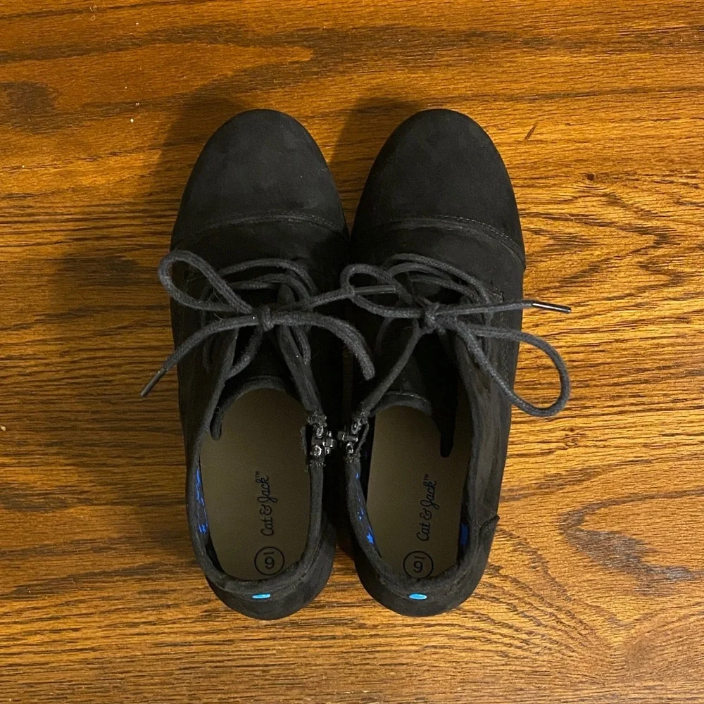 Cat & Jack Girls Black Faux Suede Lace Up Side Zip Ankle Booties Size 6
